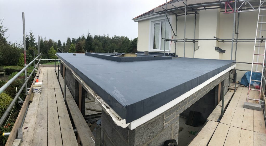 Waterproofing with homogeneously welded laps and joint to achieve a seamless waterproof roof covering